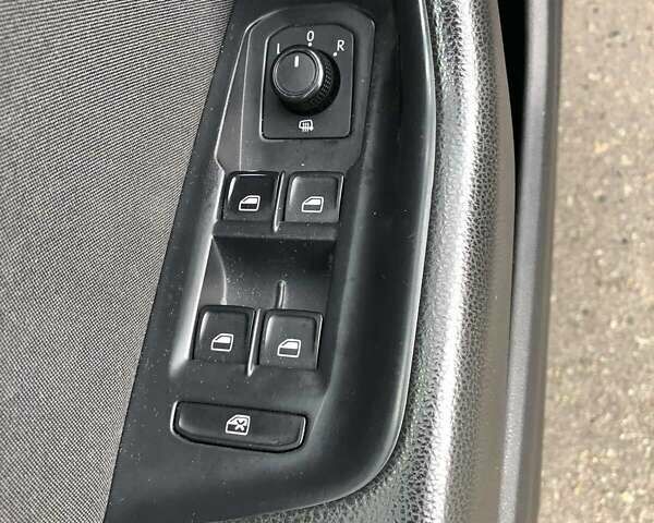 Черный Фольксваген Пассат, объемом двигателя 1.6 л и пробегом 235 тыс. км за 14800 $, фото 17 на Automoto.ua