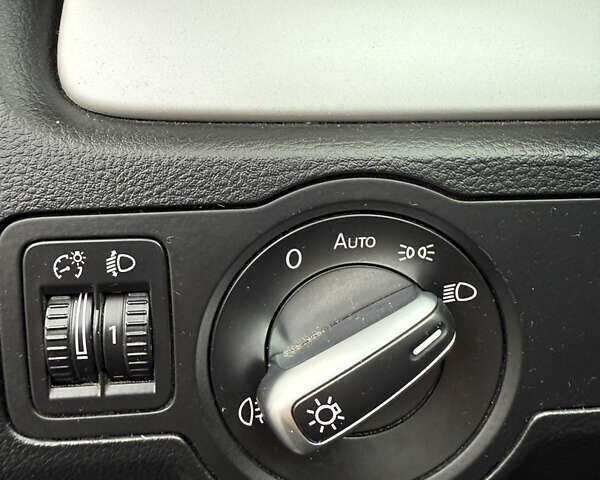 Чорний Фольксваген Пассат, об'ємом двигуна 2 л та пробігом 251 тис. км за 11699 $, фото 12 на Automoto.ua