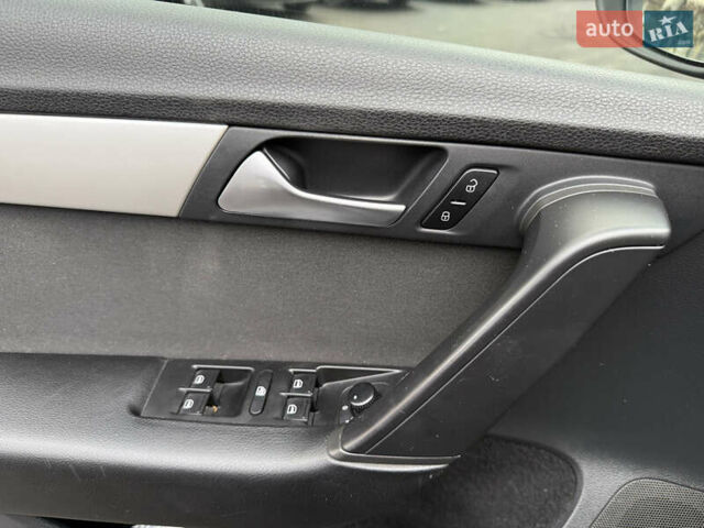 Чорний Фольксваген Пассат, об'ємом двигуна 2 л та пробігом 251 тис. км за 11699 $, фото 15 на Automoto.ua