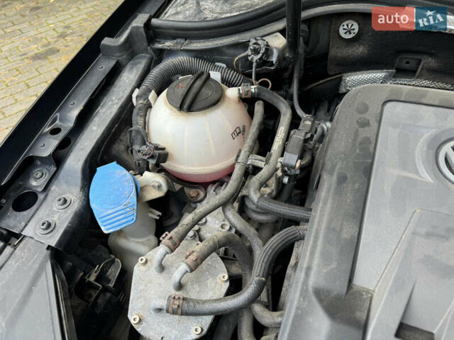 Черный Фольксваген Пассат, объемом двигателя 2 л и пробегом 235 тыс. км за 12300 $, фото 28 на Automoto.ua