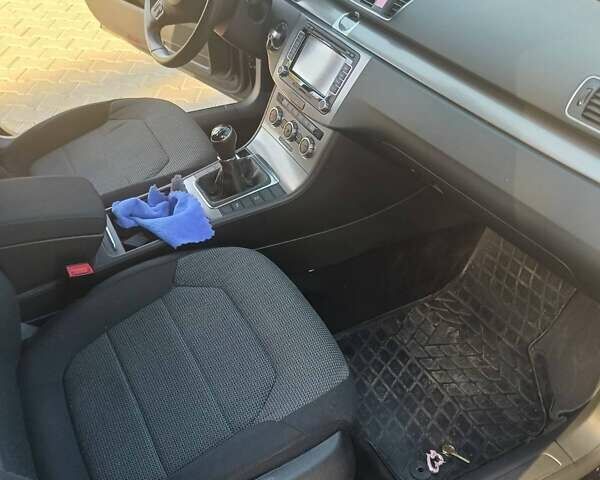 Черный Фольксваген Пассат, объемом двигателя 1.97 л и пробегом 165 тыс. км за 12900 $, фото 6 на Automoto.ua