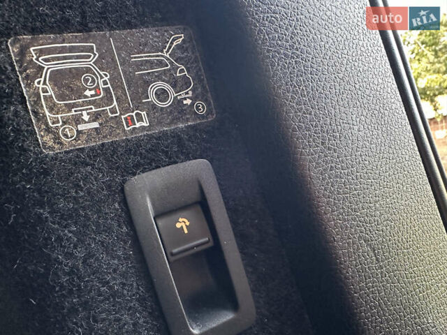 Чорний Фольксваген Пассат, об'ємом двигуна 2 л та пробігом 212 тис. км за 13850 $, фото 33 на Automoto.ua