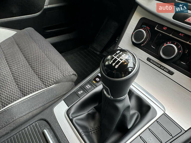 Черный Фольксваген Пассат, объемом двигателя 2 л и пробегом 235 тыс. км за 12300 $, фото 47 на Automoto.ua