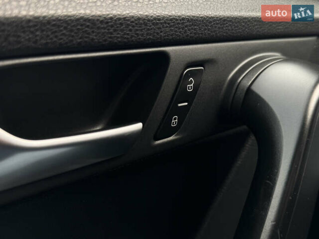 Чорний Фольксваген Пассат, об'ємом двигуна 2 л та пробігом 193 тис. км за 13500 $, фото 58 на Automoto.ua