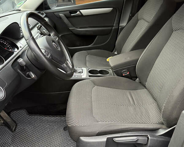 Чорний Фольксваген Пассат, об'ємом двигуна 2 л та пробігом 251 тис. км за 11699 $, фото 16 на Automoto.ua