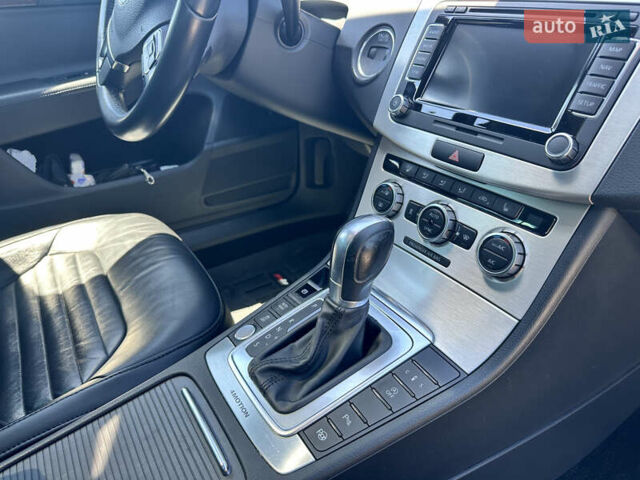 Чорний Фольксваген Пассат, об'ємом двигуна 2 л та пробігом 193 тис. км за 15299 $, фото 25 на Automoto.ua