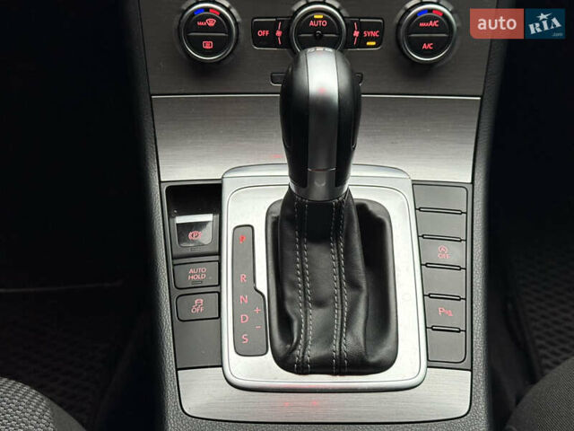 Черный Фольксваген Пассат, объемом двигателя 1.97 л и пробегом 365 тыс. км за 11200 $, фото 21 на Automoto.ua