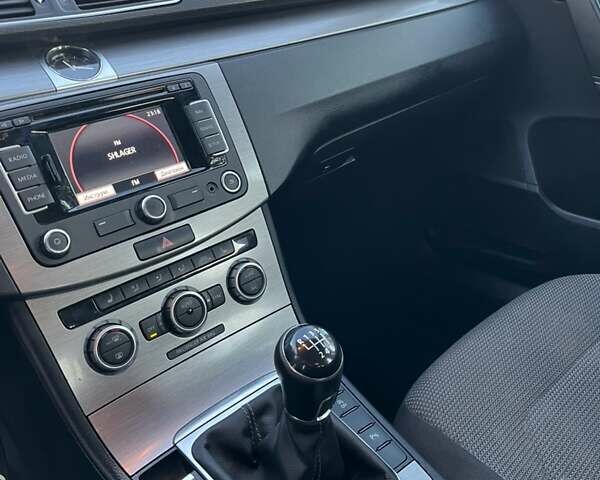 Чорний Фольксваген Пассат, об'ємом двигуна 2 л та пробігом 263 тис. км за 8950 $, фото 7 на Automoto.ua