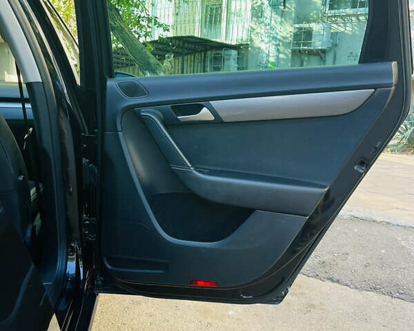 Чорний Фольксваген Пассат, об'ємом двигуна 2 л та пробігом 280 тис. км за 12700 $, фото 17 на Automoto.ua