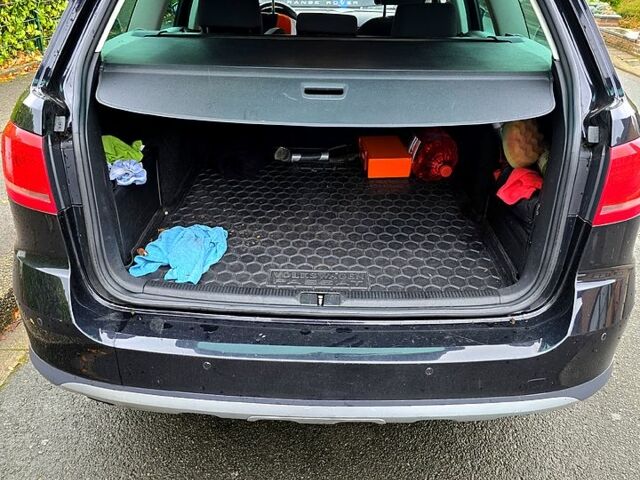 Черный Фольксваген Пассат, объемом двигателя 2 л и пробегом 200 тыс. км за 14590 $, фото 4 на Automoto.ua