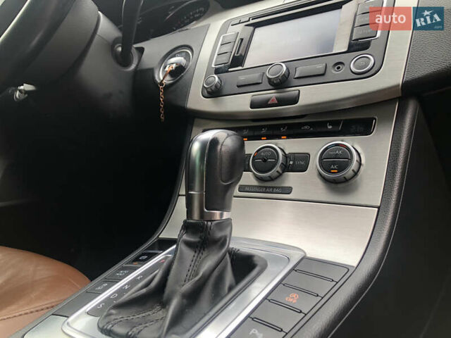 Чорний Фольксваген Пассат, об'ємом двигуна 2 л та пробігом 223 тис. км за 13990 $, фото 65 на Automoto.ua