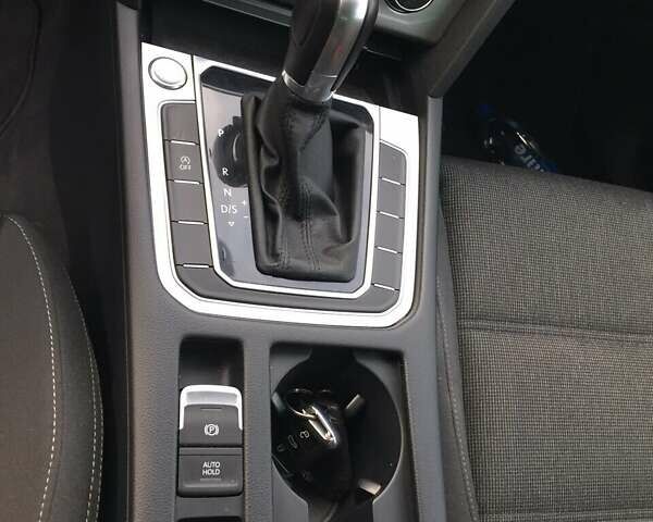 Черный Фольксваген Пассат, объемом двигателя 1.6 л и пробегом 235 тыс. км за 14800 $, фото 14 на Automoto.ua