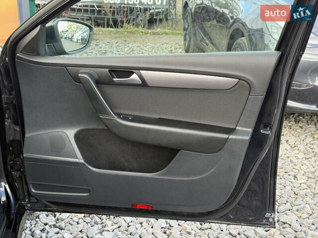 Черный Фольксваген Пассат, объемом двигателя 1.6 л и пробегом 230 тыс. км за 11500 $, фото 31 на Automoto.ua