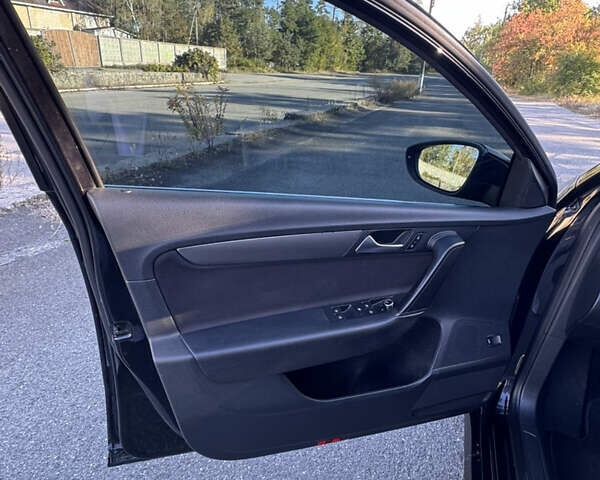 Черный Фольксваген Пассат, объемом двигателя 2 л и пробегом 315 тыс. км за 12400 $, фото 17 на Automoto.ua