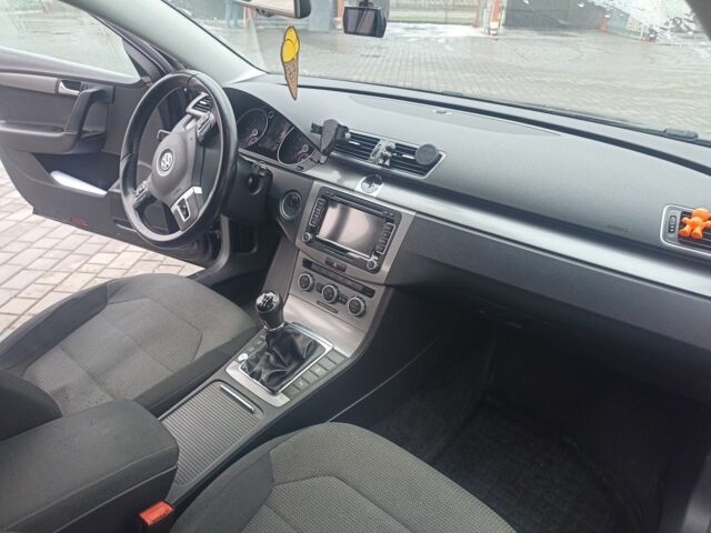 Черный Фольксваген Пассат, объемом двигателя 2 л и пробегом 236 тыс. км за 10700 $, фото 6 на Automoto.ua