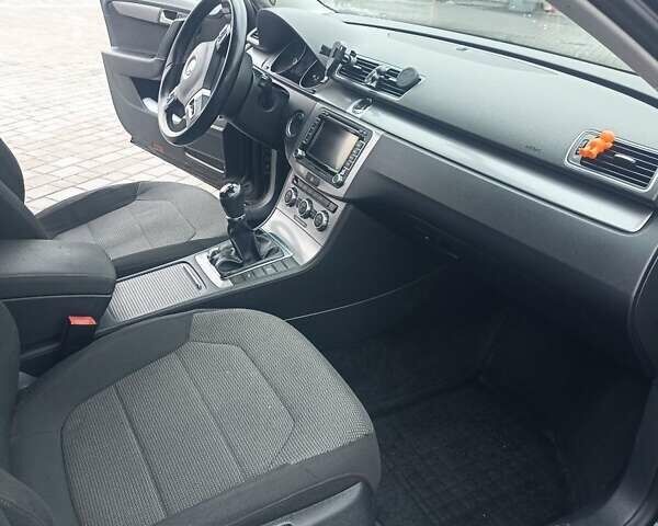 Черный Фольксваген Пассат, объемом двигателя 2 л и пробегом 236 тыс. км за 10700 $, фото 10 на Automoto.ua