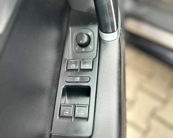 Чорний Фольксваген Пассат, об'ємом двигуна 1.97 л та пробігом 230 тис. км за 10700 $, фото 17 на Automoto.ua