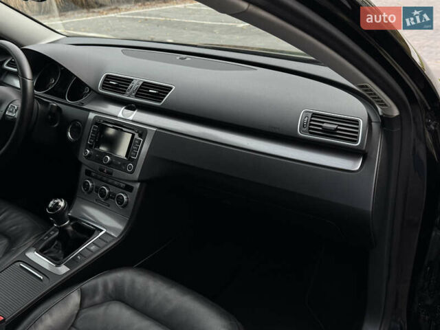 Чорний Фольксваген Пассат, об'ємом двигуна 2 л та пробігом 193 тис. км за 13500 $, фото 37 на Automoto.ua
