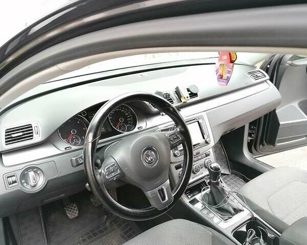 Черный Фольксваген Пассат, объемом двигателя 2 л и пробегом 236 тыс. км за 10700 $, фото 4 на Automoto.ua