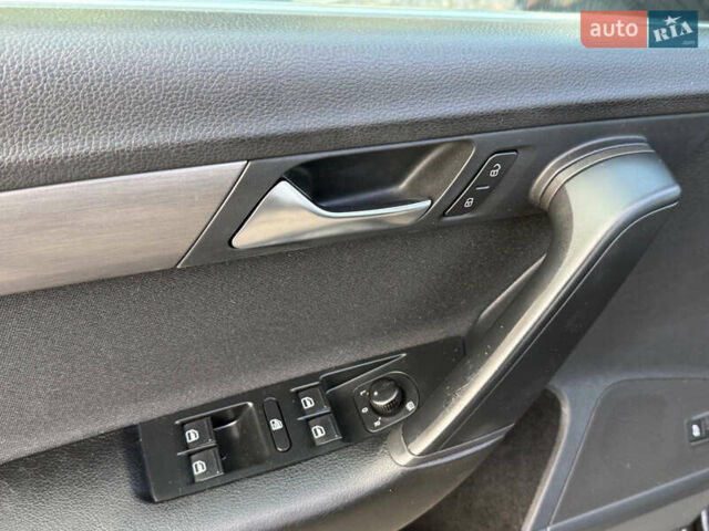 Чорний Фольксваген Пассат, об'ємом двигуна 1.6 л та пробігом 230 тис. км за 10999 $, фото 44 на Automoto.ua