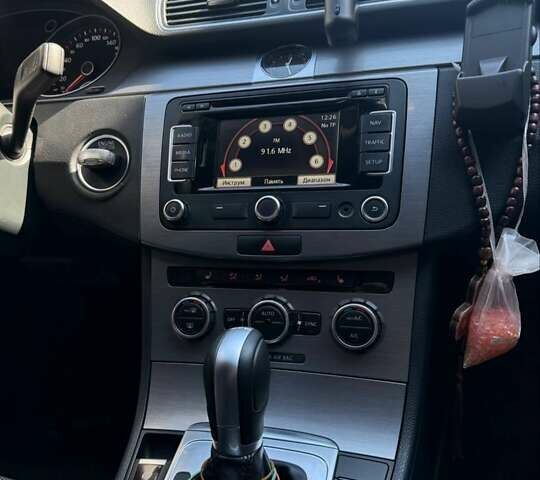 Черный Фольксваген Пассат, объемом двигателя 2 л и пробегом 329 тыс. км за 13250 $, фото 12 на Automoto.ua