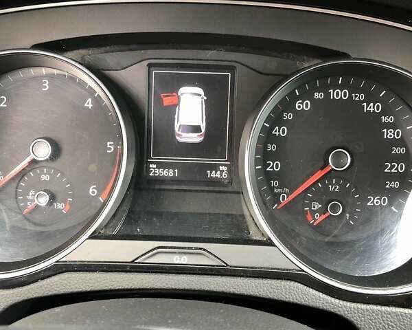 Черный Фольксваген Пассат, объемом двигателя 1.6 л и пробегом 235 тыс. км за 14800 $, фото 10 на Automoto.ua