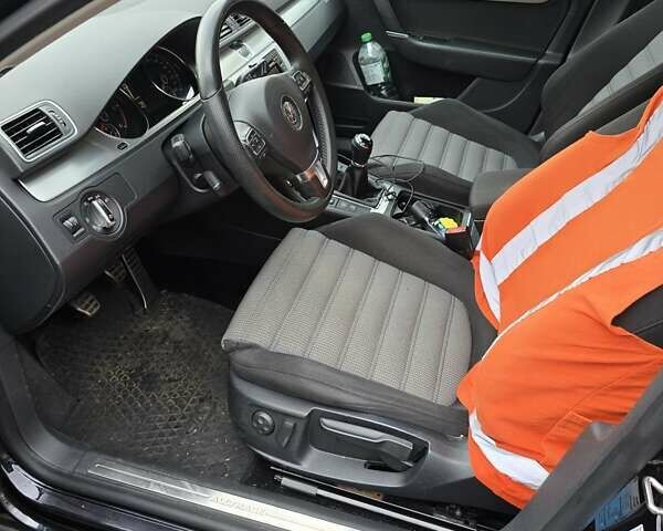 Черный Фольксваген Пассат, объемом двигателя 1.97 л и пробегом 200 тыс. км за 14567 $, фото 4 на Automoto.ua