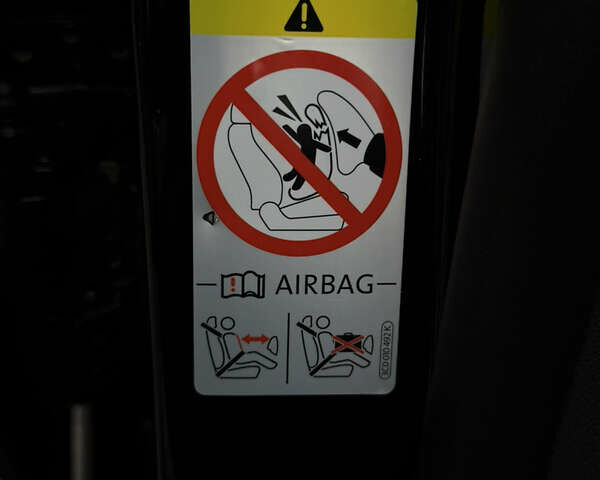 Чорний Фольксваген Пассат, об'ємом двигуна 2 л та пробігом 193 тис. км за 13500 $, фото 42 на Automoto.ua