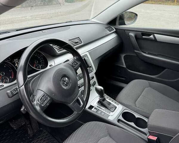 Чорний Фольксваген Пассат, об'ємом двигуна 2 л та пробігом 202 тис. км за 11800 $, фото 16 на Automoto.ua