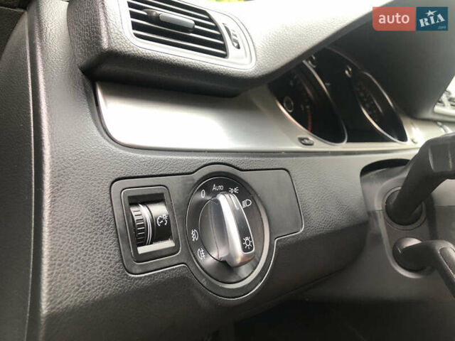 Чорний Фольксваген Пассат, об'ємом двигуна 2 л та пробігом 223 тис. км за 13990 $, фото 81 на Automoto.ua