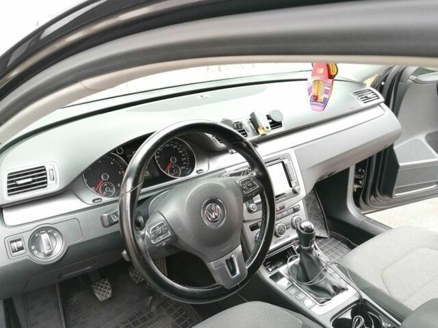 Черный Фольксваген Пассат, объемом двигателя 2 л и пробегом 236 тыс. км за 10700 $, фото 5 на Automoto.ua