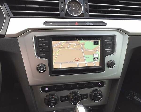 Черный Фольксваген Пассат, объемом двигателя 1.6 л и пробегом 235 тыс. км за 14800 $, фото 20 на Automoto.ua