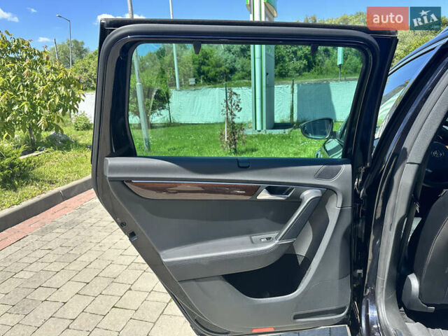 Чорний Фольксваген Пассат, об'ємом двигуна 2 л та пробігом 193 тис. км за 15299 $, фото 18 на Automoto.ua