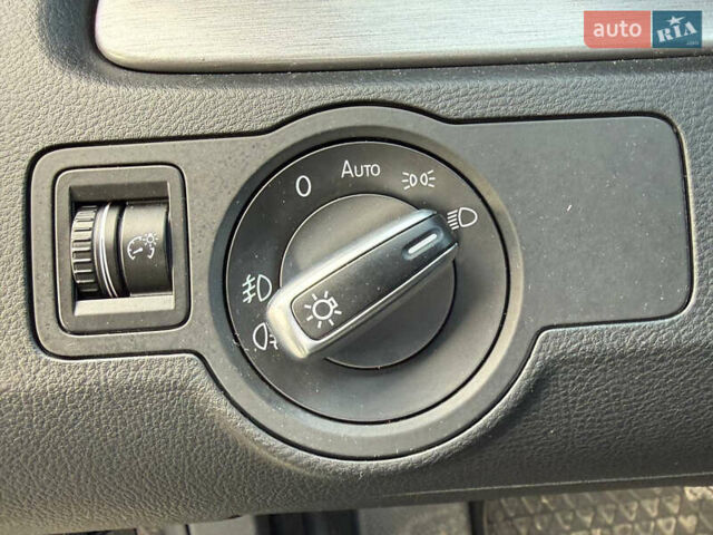 Чорний Фольксваген Пассат, об'ємом двигуна 1.6 л та пробігом 230 тис. км за 10999 $, фото 46 на Automoto.ua