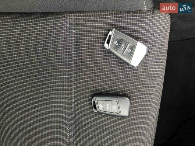 Черный Фольксваген Пассат, объемом двигателя 1.6 л и пробегом 235 тыс. км за 14800 $, фото 18 на Automoto.ua