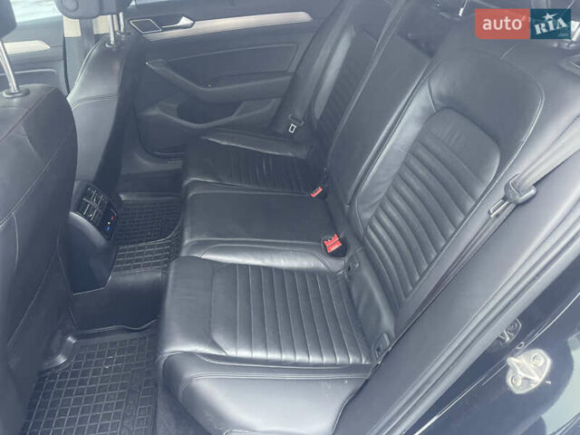 Черный Фольксваген Пассат, объемом двигателя 1.97 л и пробегом 356 тыс. км за 13700 $, фото 16 на Automoto.ua