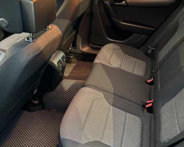 Черный Фольксваген Пассат, объемом двигателя 1.97 л и пробегом 291 тыс. км за 13200 $, фото 8 на Automoto.ua