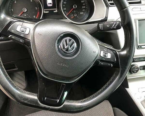 Черный Фольксваген Пассат, объемом двигателя 1.6 л и пробегом 235 тыс. км за 14800 $, фото 13 на Automoto.ua