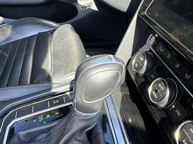 Черный Фольксваген Пассат, объемом двигателя 2 л и пробегом 323 тыс. км за 13600 $, фото 10 на Automoto.ua