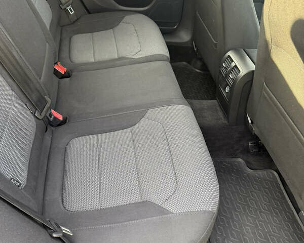 Черный Фольксваген Пассат, объемом двигателя 1.97 л и пробегом 278 тыс. км за 11400 $, фото 18 на Automoto.ua