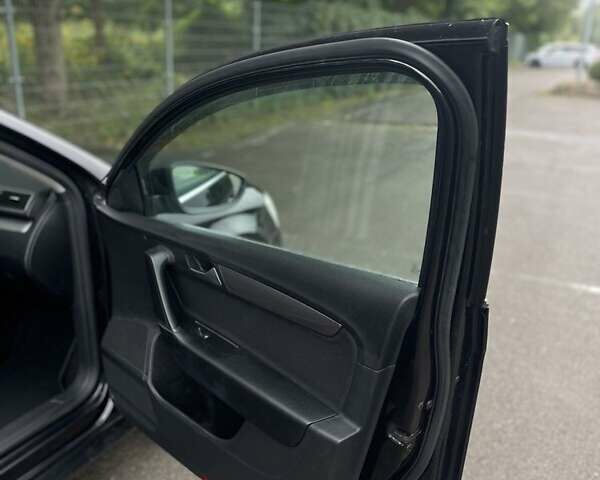 Черный Фольксваген Пассат, объемом двигателя 2 л и пробегом 280 тыс. км за 15596 $, фото 9 на Automoto.ua