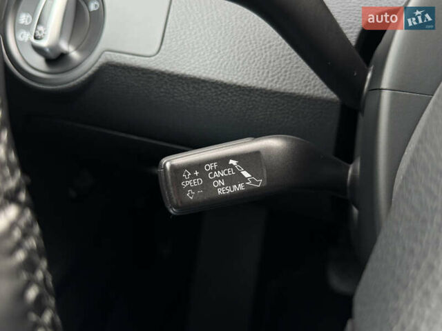 Чорний Фольксваген Пассат, об'ємом двигуна 2 л та пробігом 193 тис. км за 13500 $, фото 51 на Automoto.ua