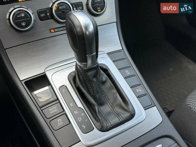 Черный Фольксваген Пассат, объемом двигателя 1.6 л и пробегом 230 тыс. км за 11500 $, фото 51 на Automoto.ua