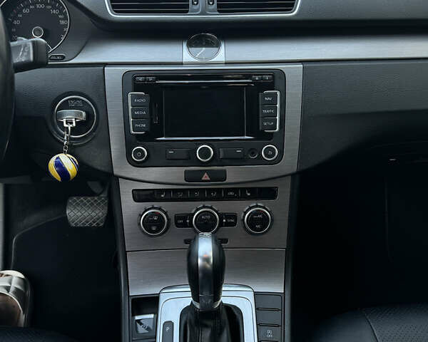 Черный Фольксваген Пассат, объемом двигателя 2 л и пробегом 340 тыс. км за 10800 $, фото 4 на Automoto.ua