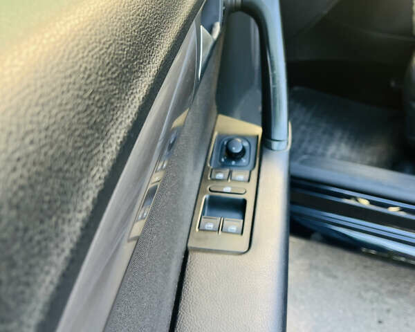 Чорний Фольксваген Пассат, об'ємом двигуна 2 л та пробігом 280 тис. км за 12700 $, фото 11 на Automoto.ua