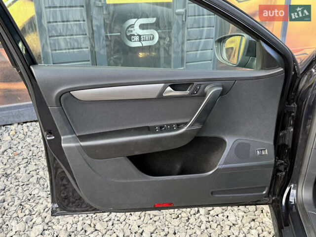 Черный Фольксваген Пассат, объемом двигателя 1.6 л и пробегом 230 тыс. км за 11500 $, фото 43 на Automoto.ua