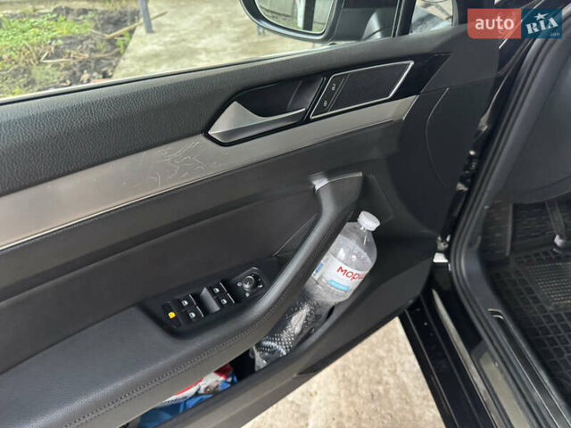 Черный Фольксваген Пассат, объемом двигателя 1.97 л и пробегом 268 тыс. км за 17000 $, фото 13 на Automoto.ua