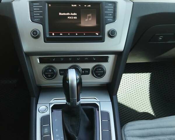 Черный Фольксваген Пассат, объемом двигателя 1.97 л и пробегом 258 тыс. км за 16700 $, фото 3 на Automoto.ua