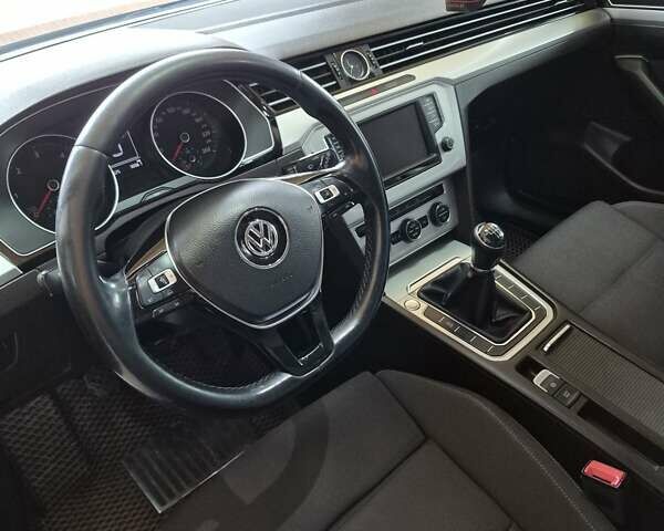 Фольксваген Пассат 2015 в Снятине на Automoto.ua Черный Фольксваген Пассат, объемом двигателя 1.97 л и пробегом 269 тыс. км за 12300 $, фото 17 на Automoto.ua