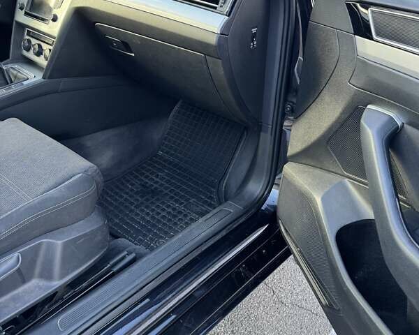 Черный Фольксваген Пассат, объемом двигателя 1.6 л и пробегом 361 тыс. км за 12000 $, фото 7 на Automoto.ua